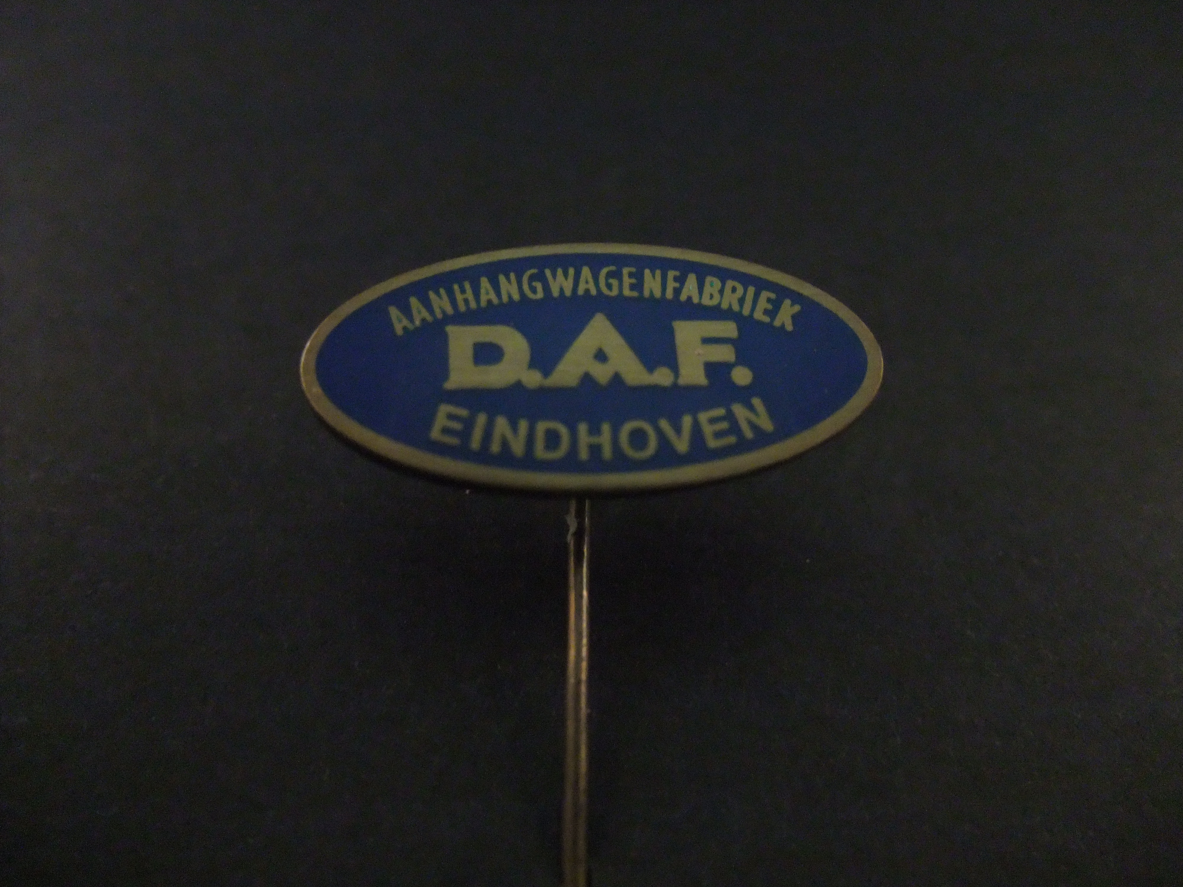 DAF ( Van Doorne Aanhangwagen Fabriek) ,Eindhoven, blauw-goudkleurig , emaille uitvoering